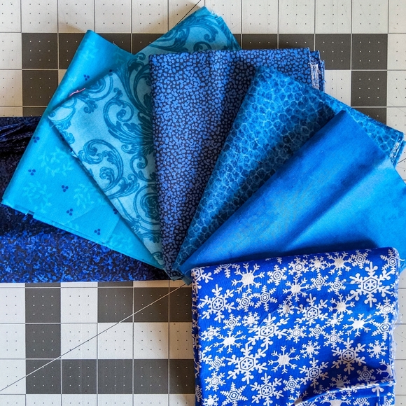 Cotton Quilting Craft Fabric Fat Quarter Bundle Blue Floral Blender 35 Pieces - Picture 2 of 6